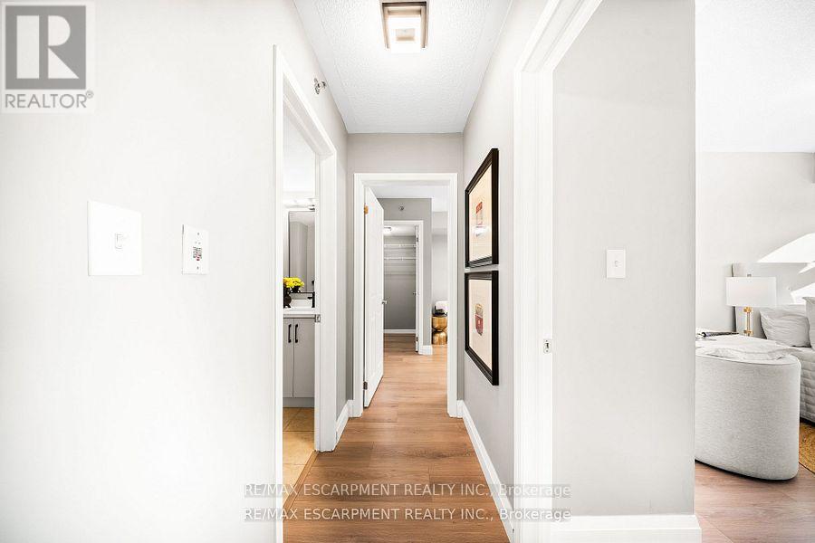 Photo 23 of 416 3070 Rotary Way, Burlington ON