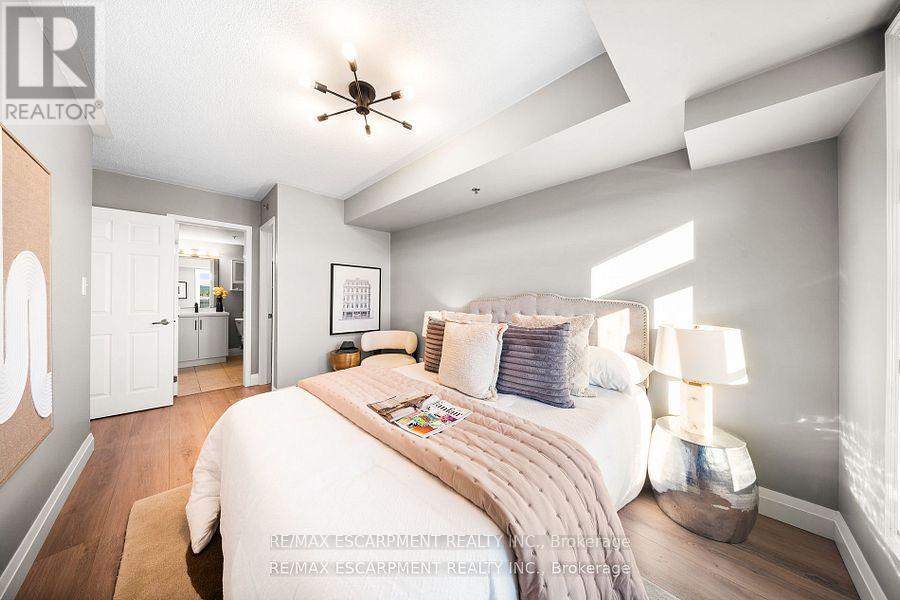 Photo 28 of 416 3070 Rotary Way, Burlington ON