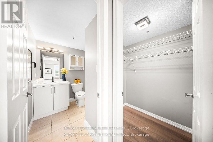 Photo 29 of 416 3070 Rotary Way, Burlington ON