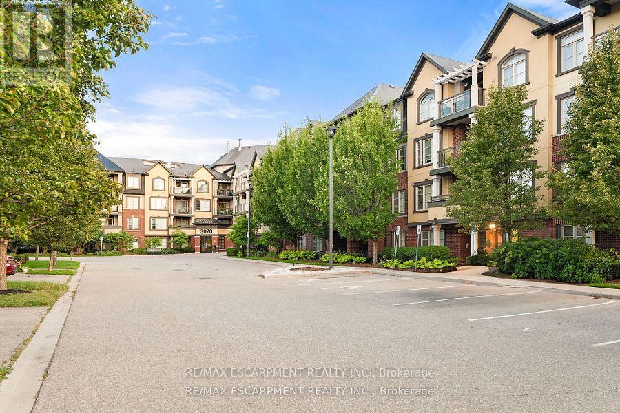 Photo 8 of 416 3070 Rotary Way, Burlington ON