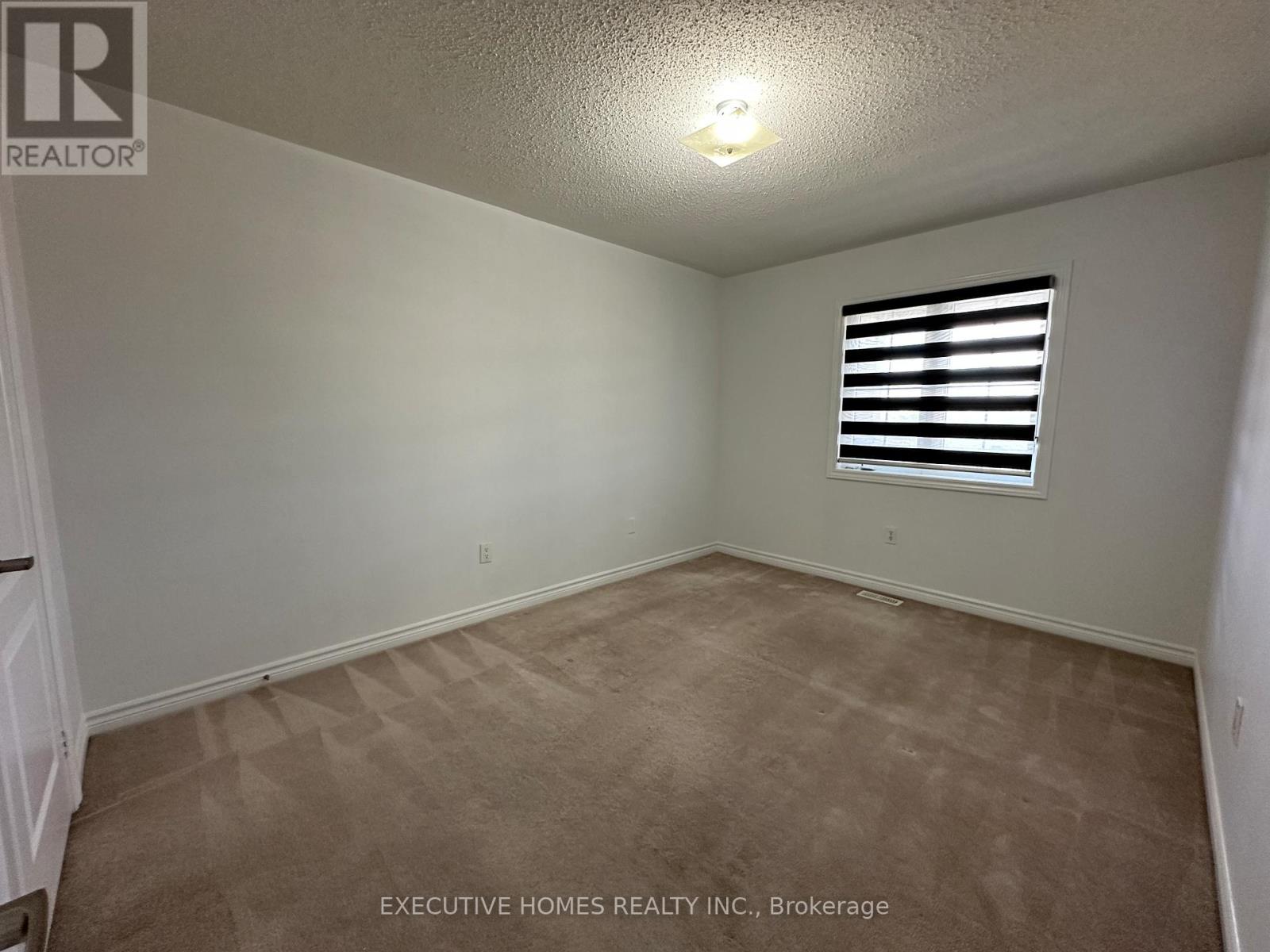 Photo 24 of 21 Elmcrest Drive, Brampton ON