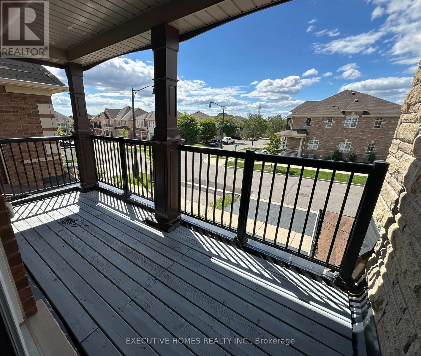 Photo 33 of 21 Elmcrest Drive, Brampton ON