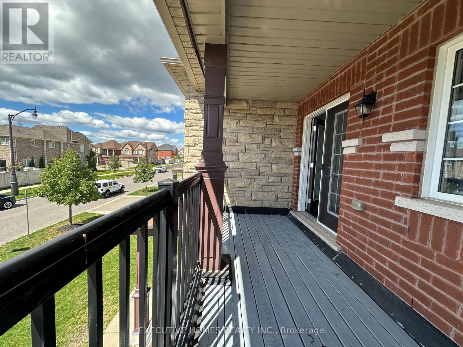 Photo 34 of 21 Elmcrest Drive, Brampton ON