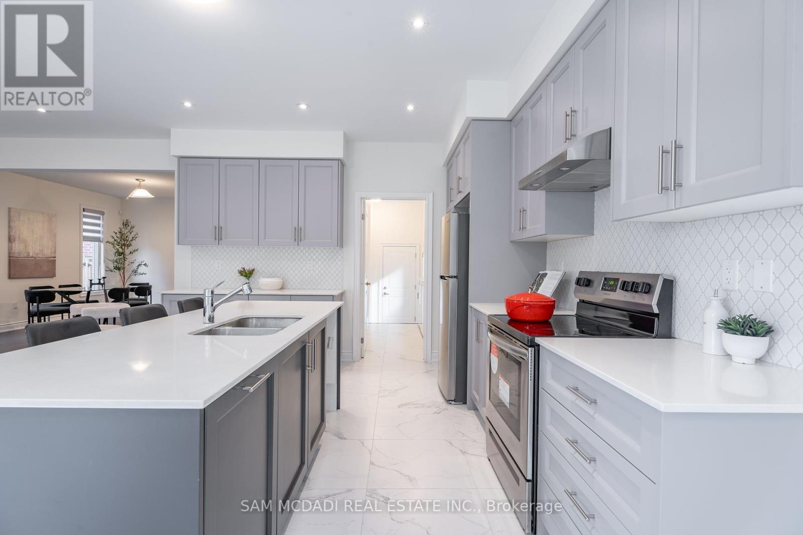 Photo 11 of 56 Workgreen Park Way, Brampton ON