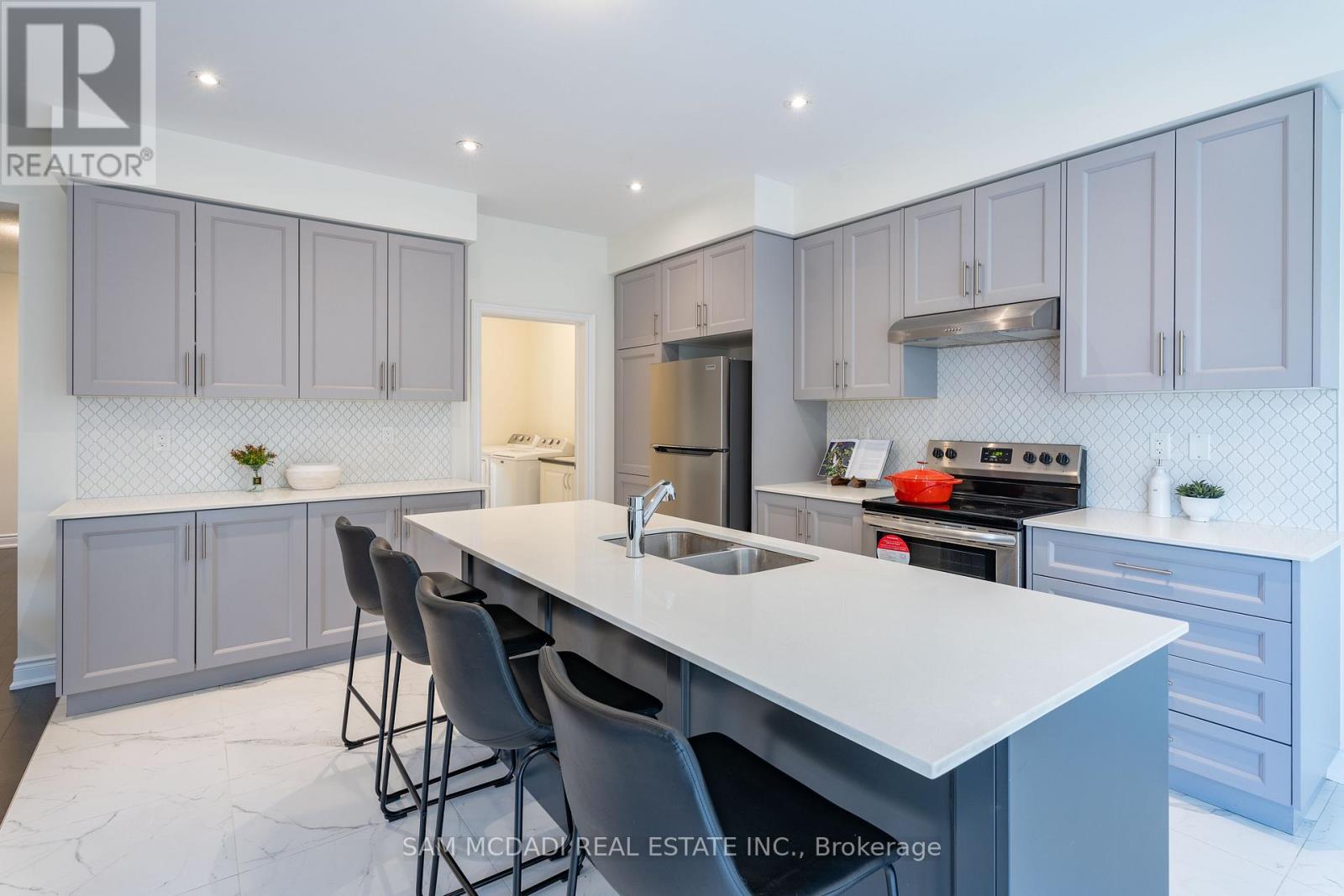 Photo 12 of 56 Workgreen Park Way, Brampton ON