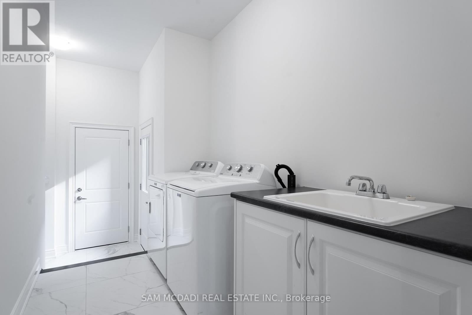 Photo 14 of 56 Workgreen Park Way, Brampton ON
