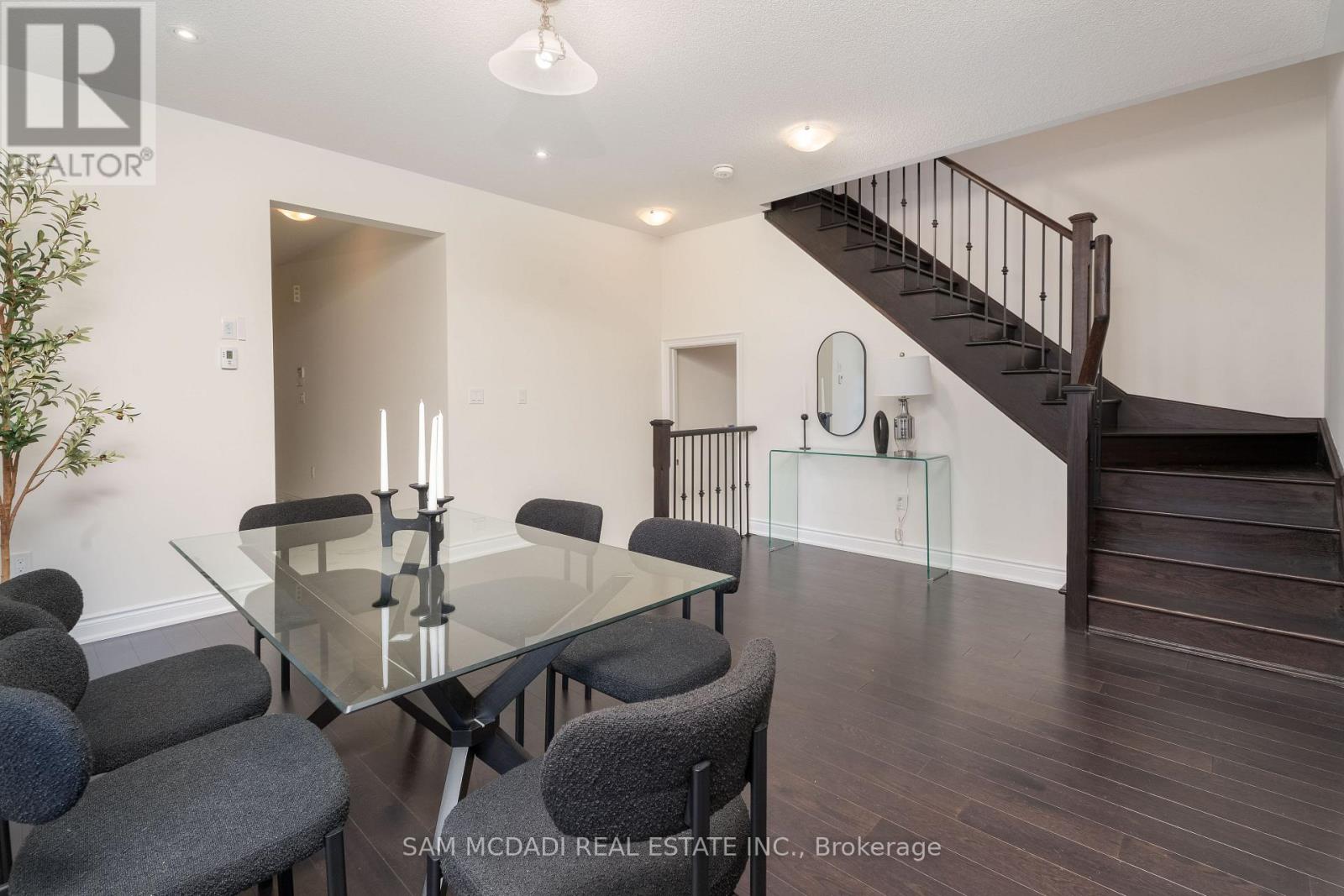 Photo 4 of 56 Workgreen Park Way, Brampton ON