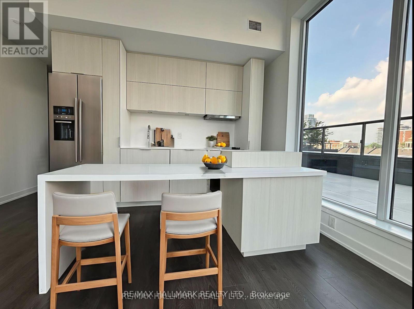 Photo 2 of 402 370 Martha Street, Burlington ON