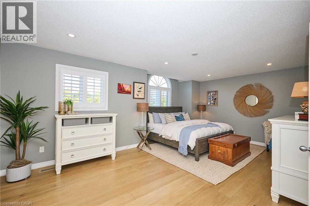 Photo 18 of 37 George Street, Grimsby ON