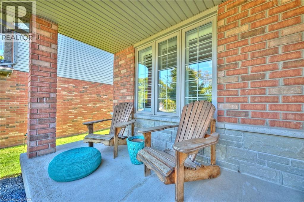Photo 5 of 37 George Street, Grimsby ON