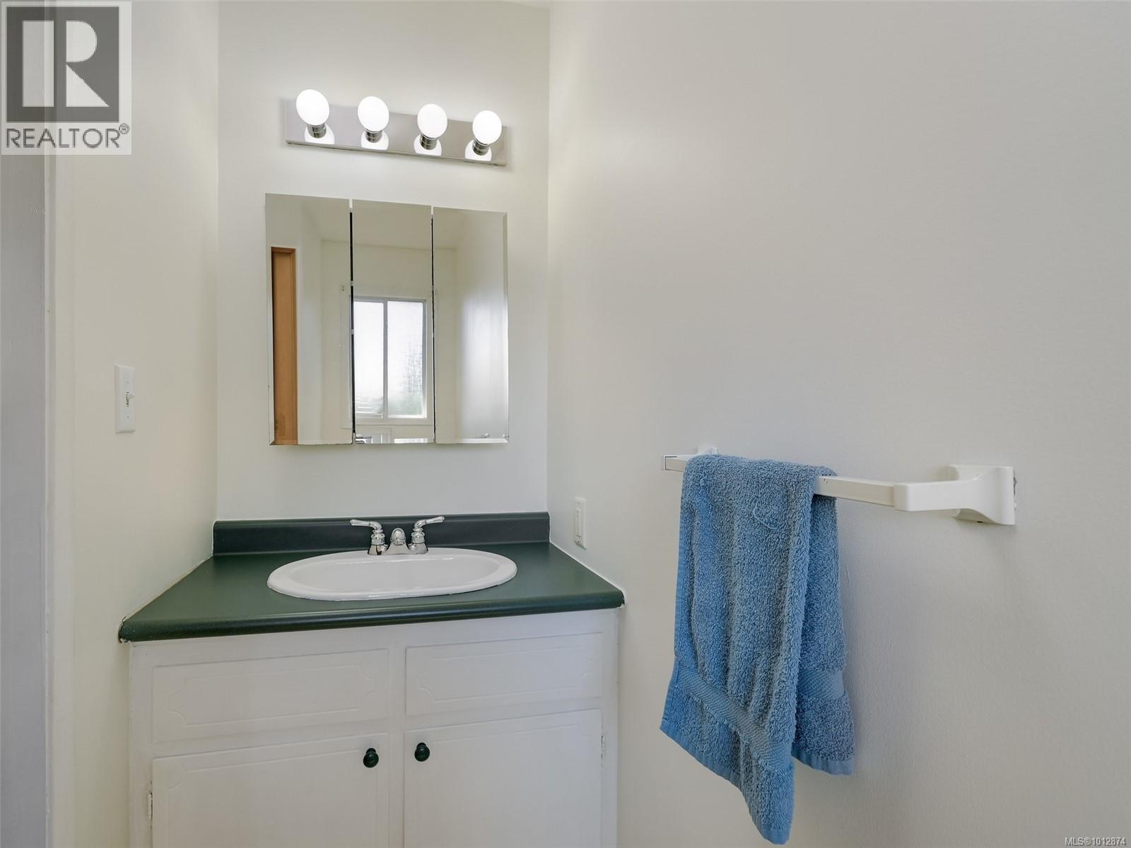 Photo 10 of 537 Fargo Pl, Colwood BC