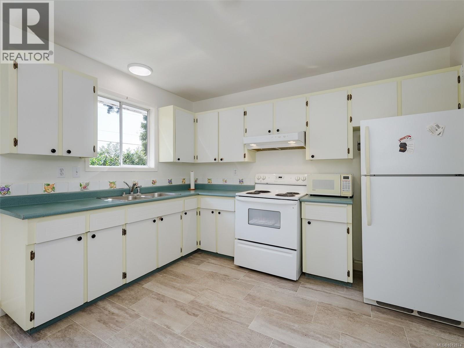 Photo 6 of 537 Fargo Pl, Colwood BC