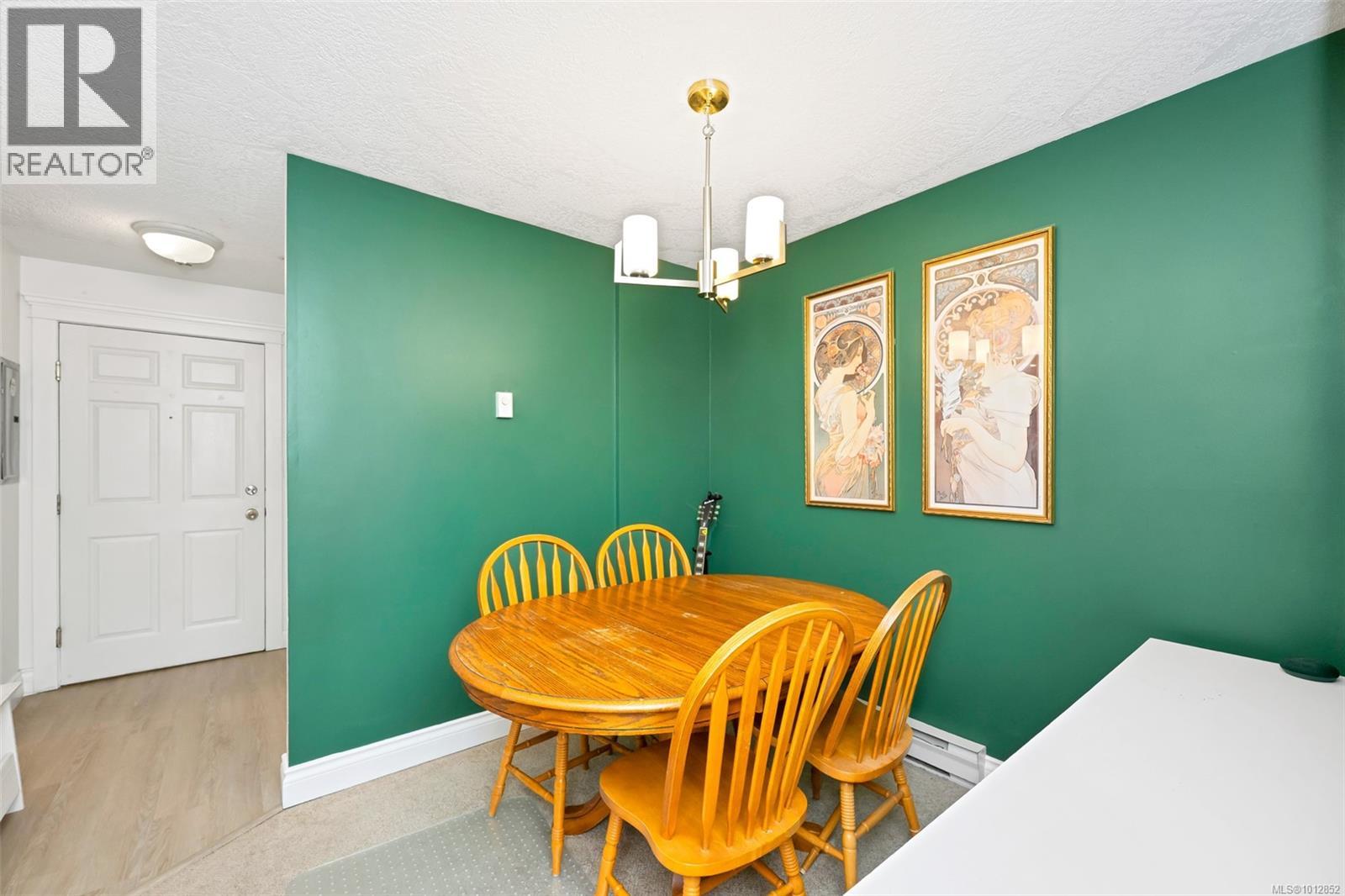 204 3363 Glasgow Avenue, Saanich