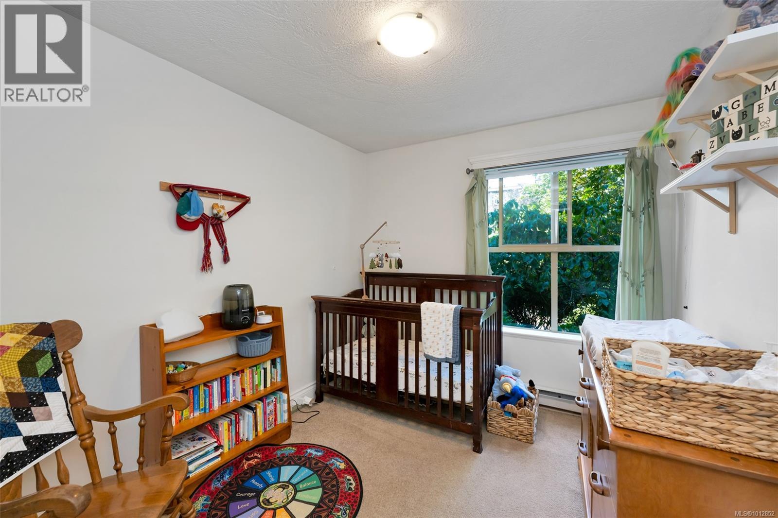 204 3363 Glasgow Avenue, Saanich