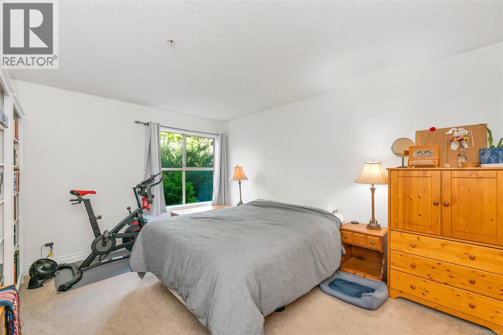 204 3363 Glasgow Avenue, Saanich