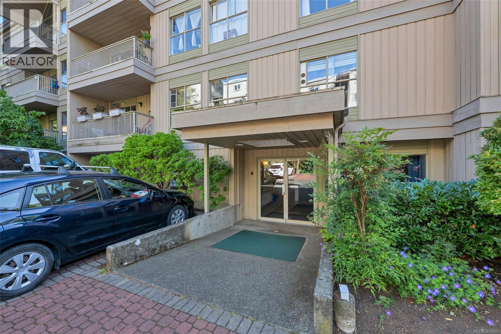 204 3363 Glasgow Avenue, Saanich