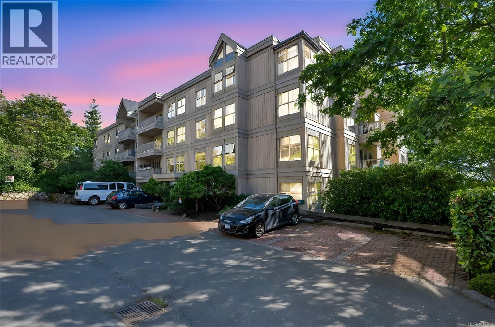 204 3363 Glasgow Avenue, Saanich