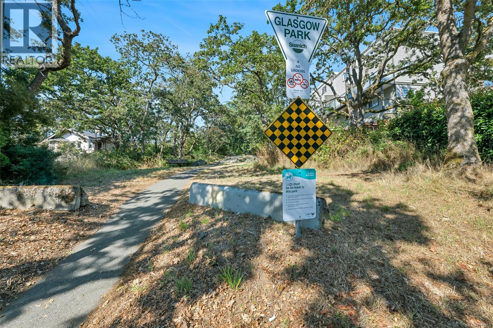 204 3363 Glasgow Avenue, Saanich