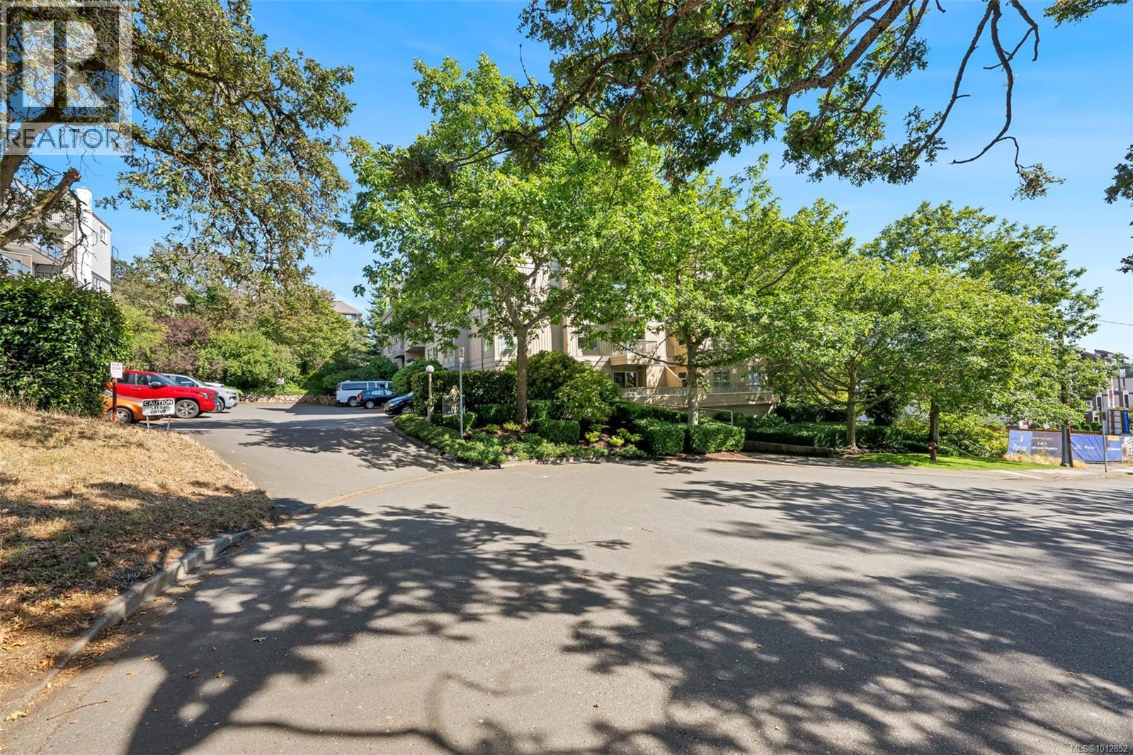 204 3363 Glasgow Avenue, Saanich