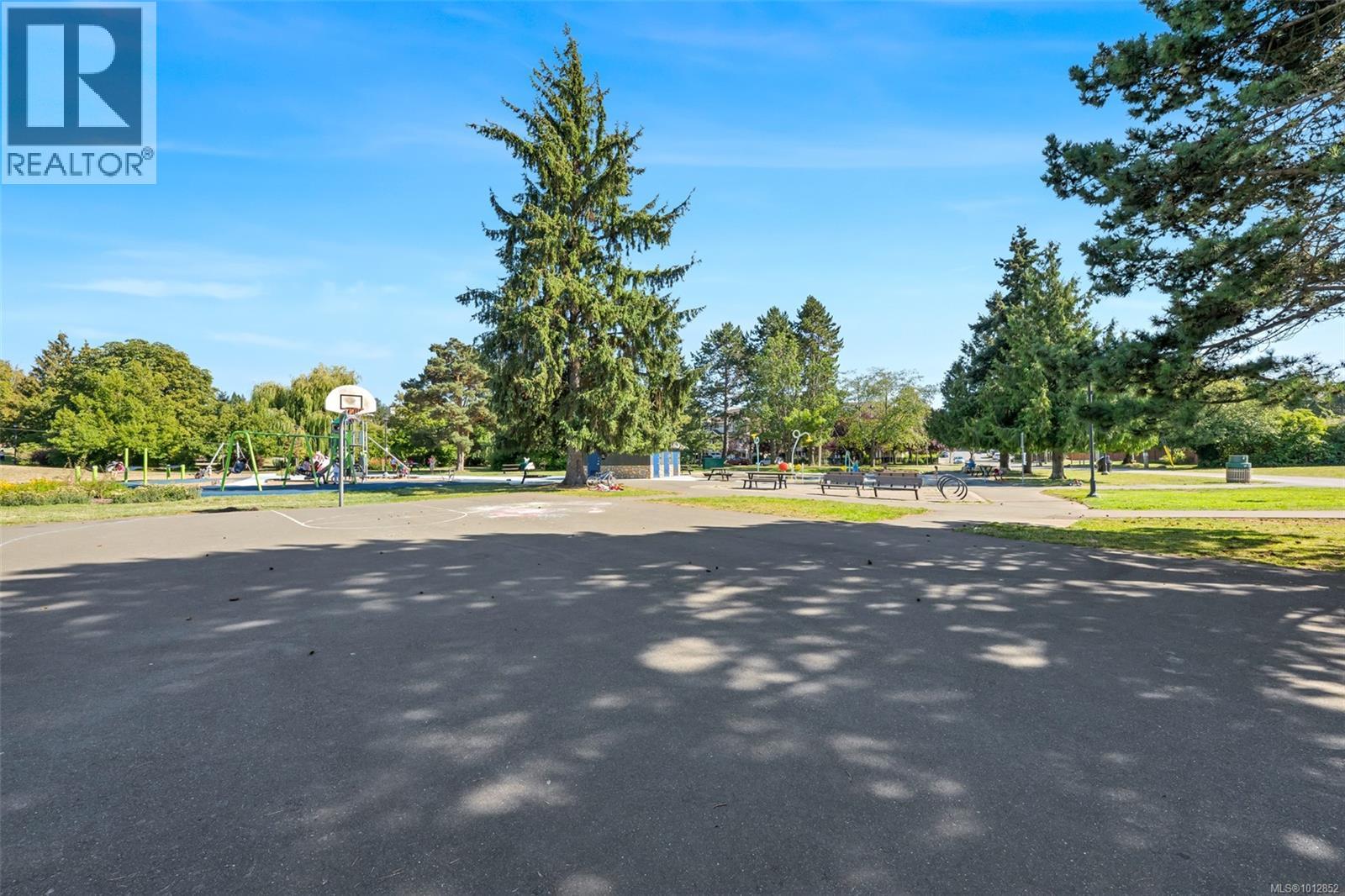 204 3363 Glasgow Avenue, Saanich