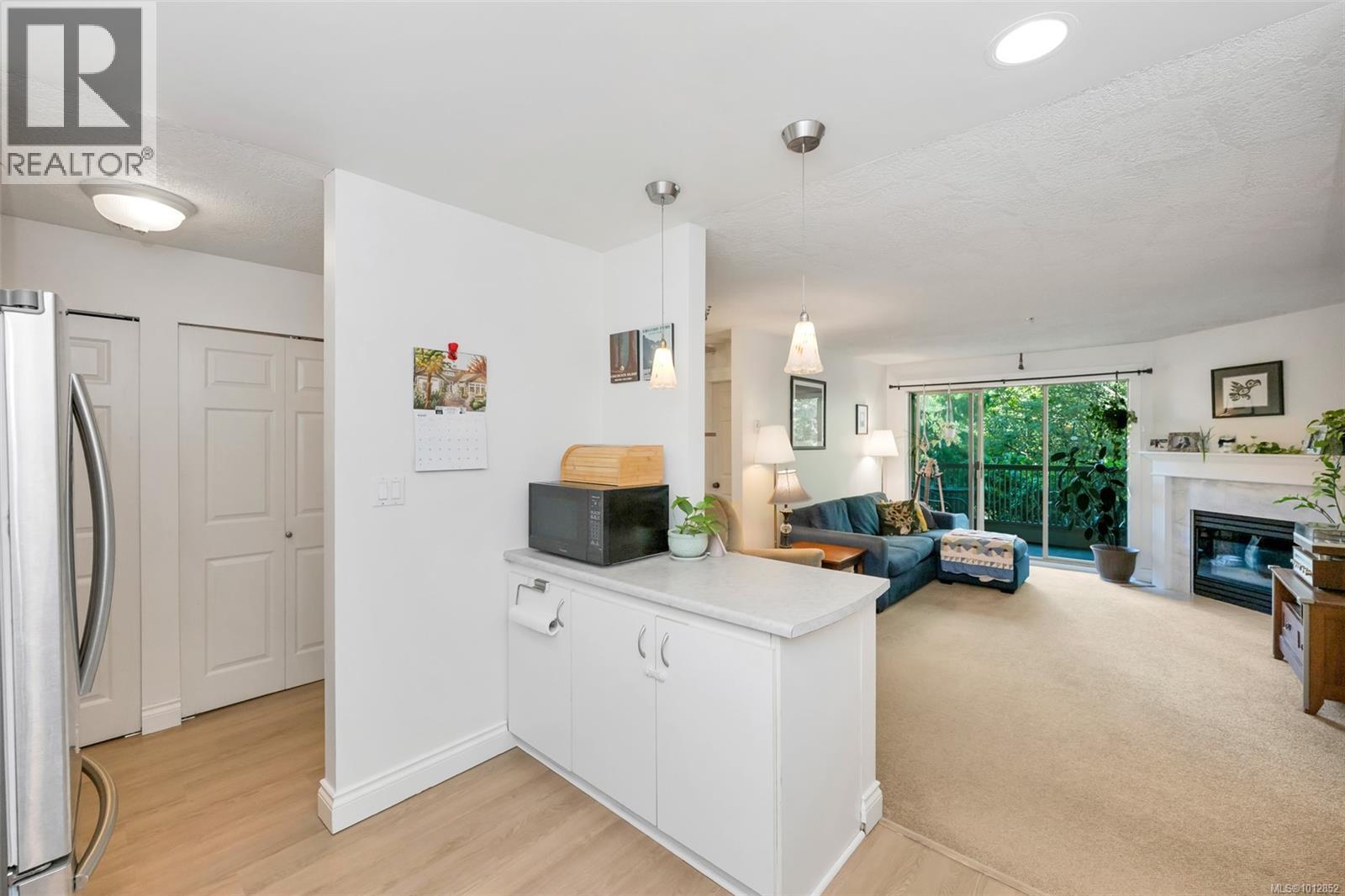 204 3363 Glasgow Avenue, Saanich