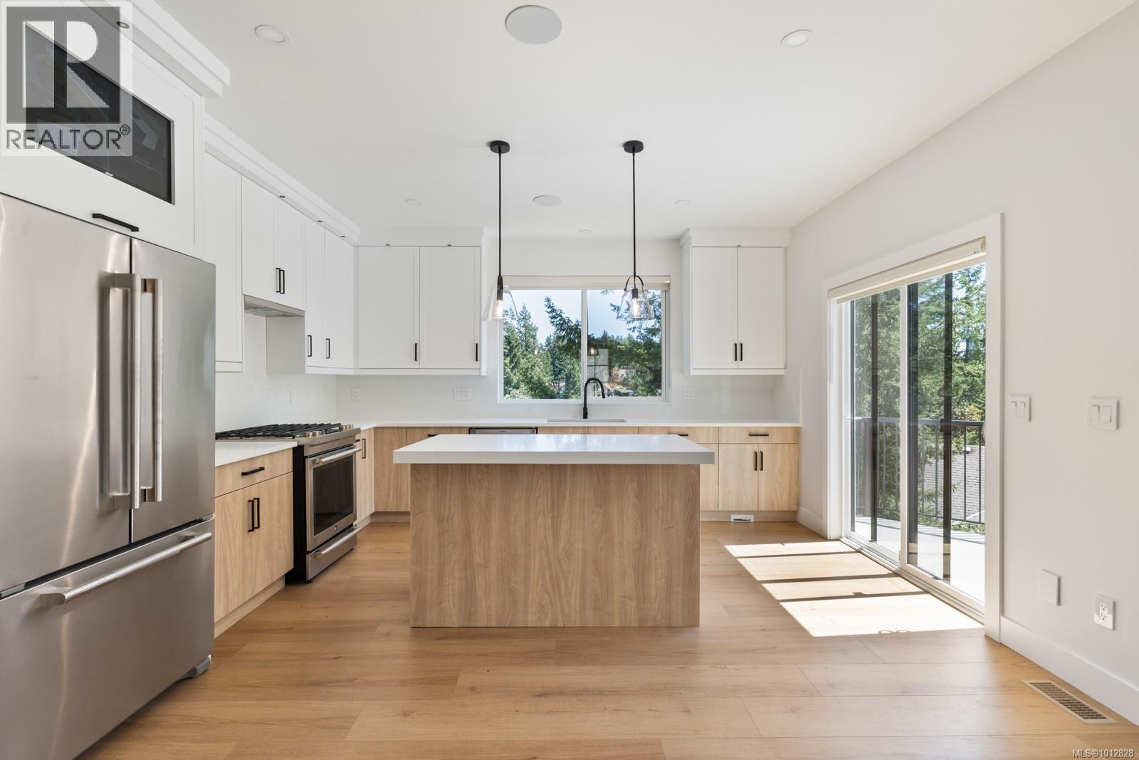 Photo 4 of 552 Belford Pl, Langford BC