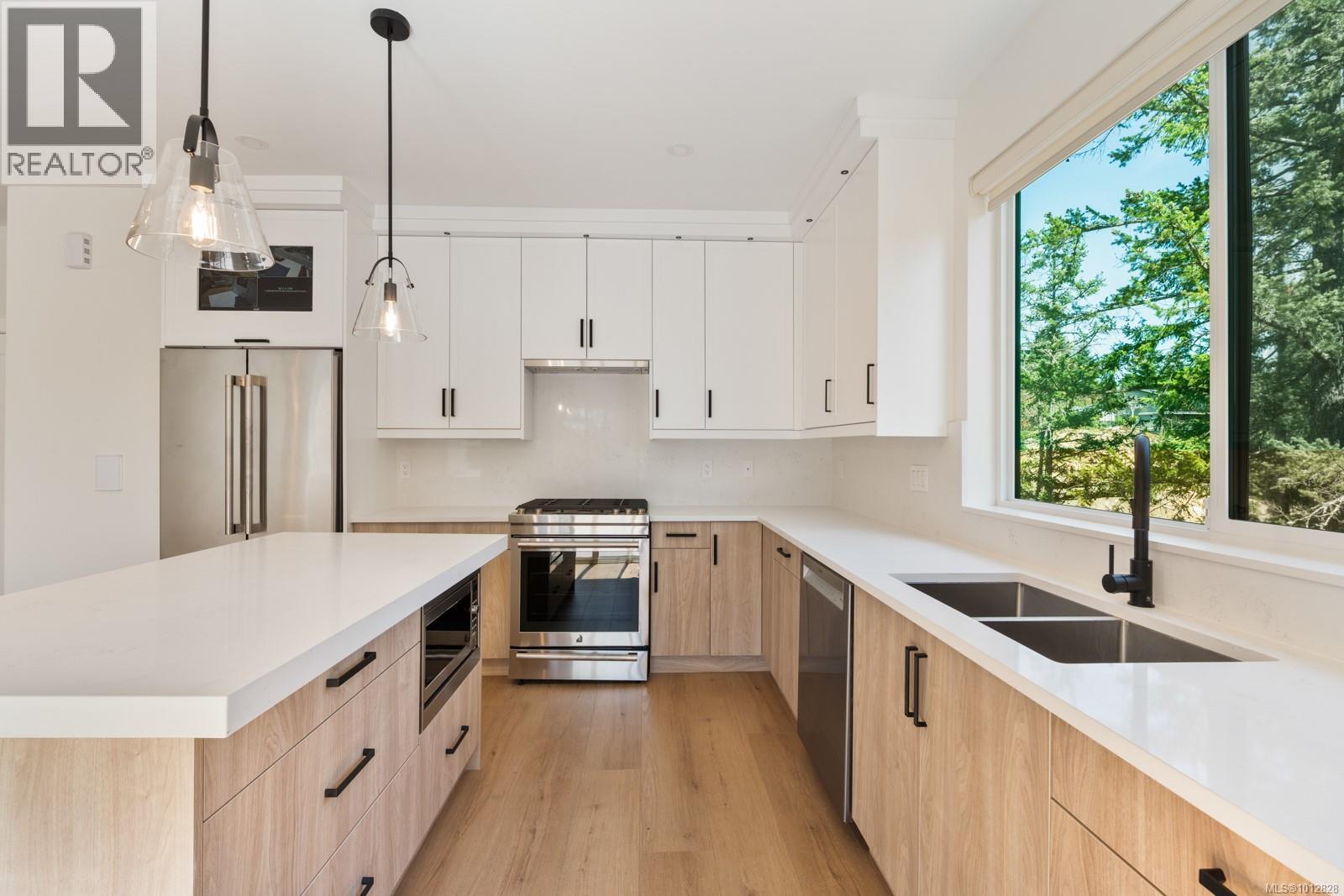 Photo 6 of 552 Belford Pl, Langford BC