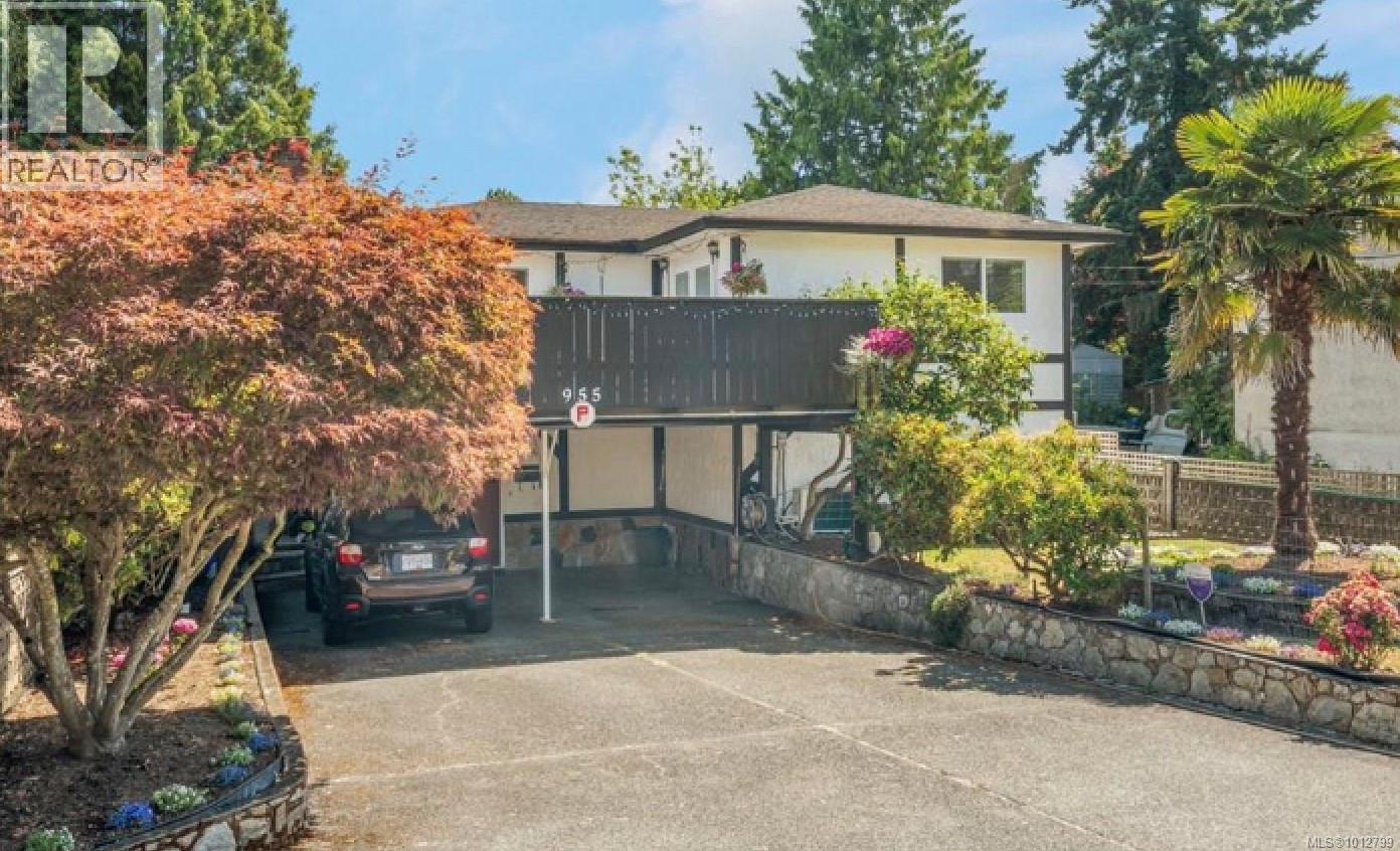 Photo 1 of 955 Tattersall Dr, Saanich BC