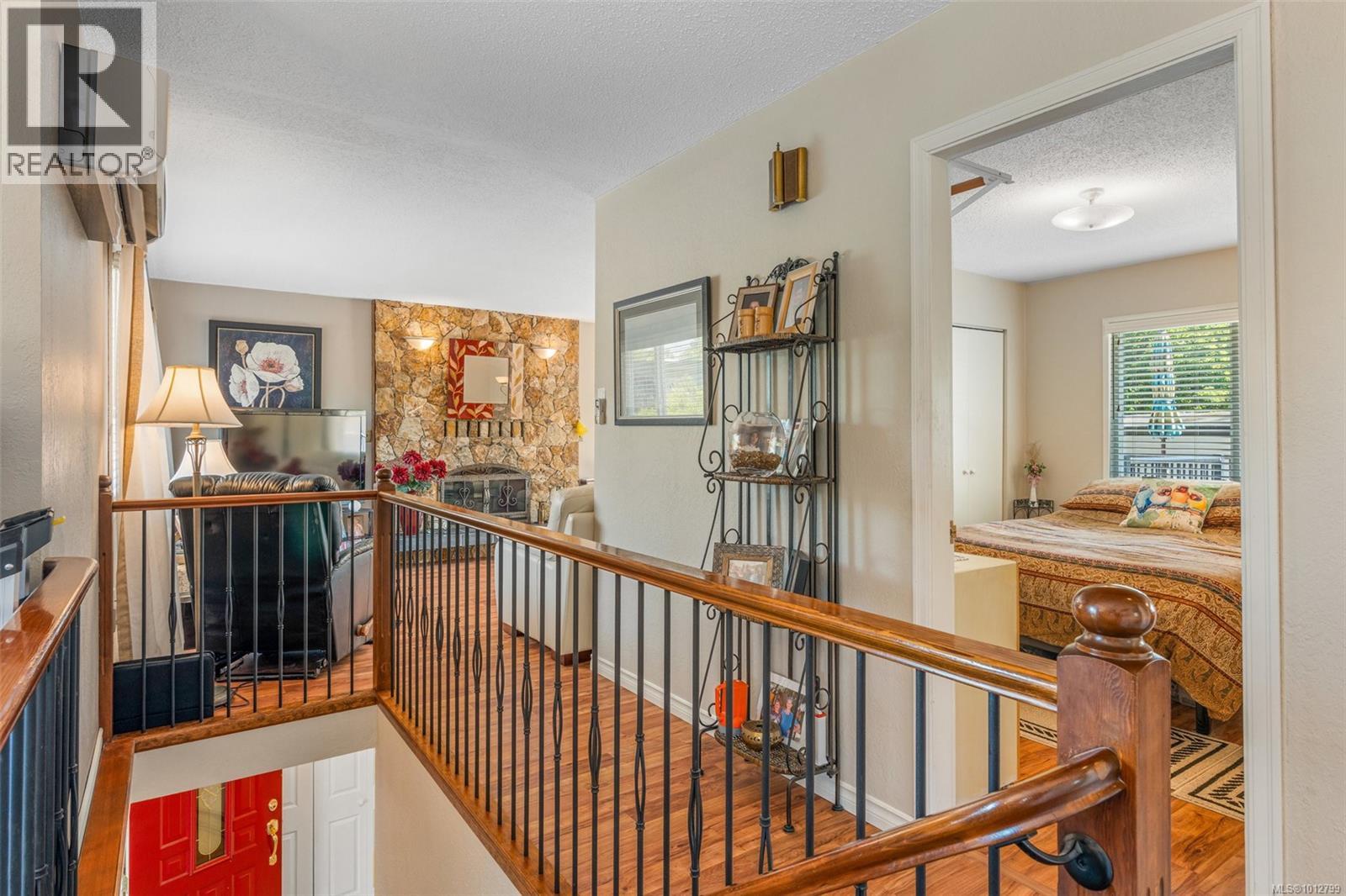 Photo 14 of 955 Tattersall Dr, Saanich BC