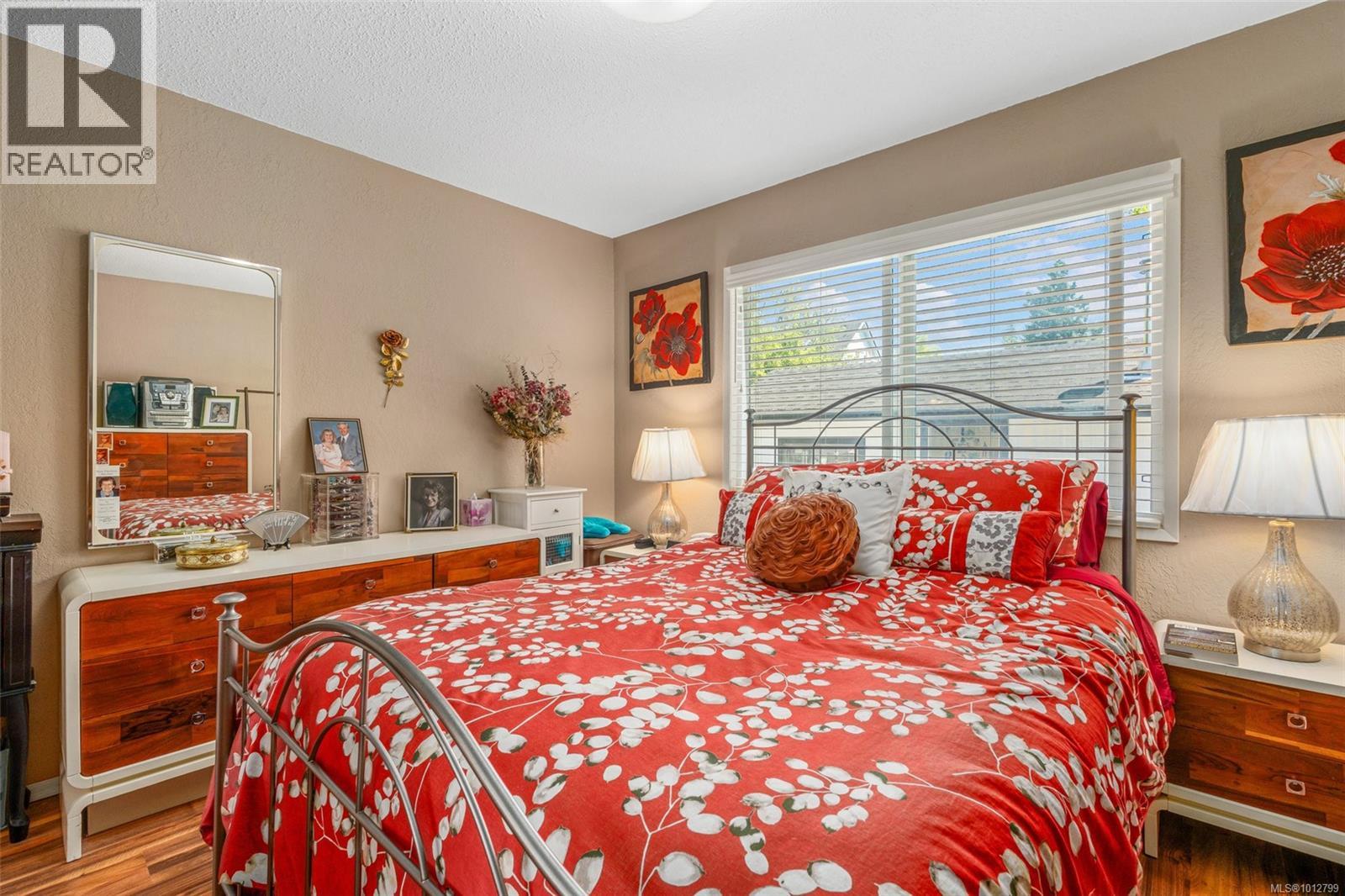 Photo 15 of 955 Tattersall Dr, Saanich BC