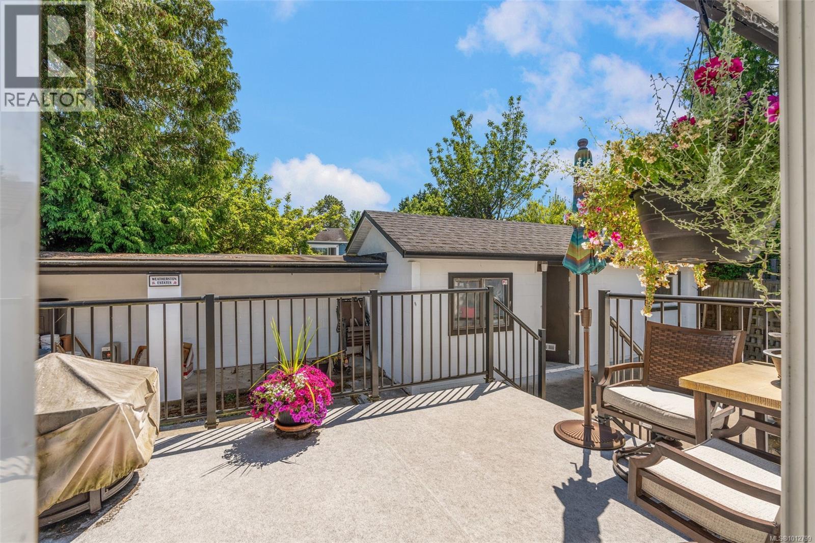 Photo 23 of 955 Tattersall Dr, Saanich BC