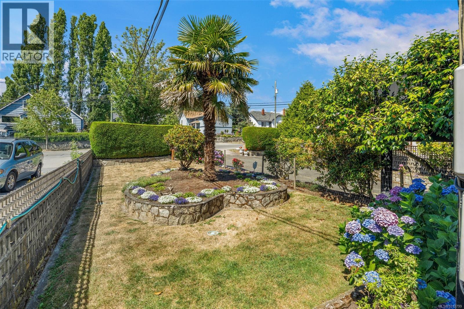 Photo 34 of 955 Tattersall Dr, Saanich BC