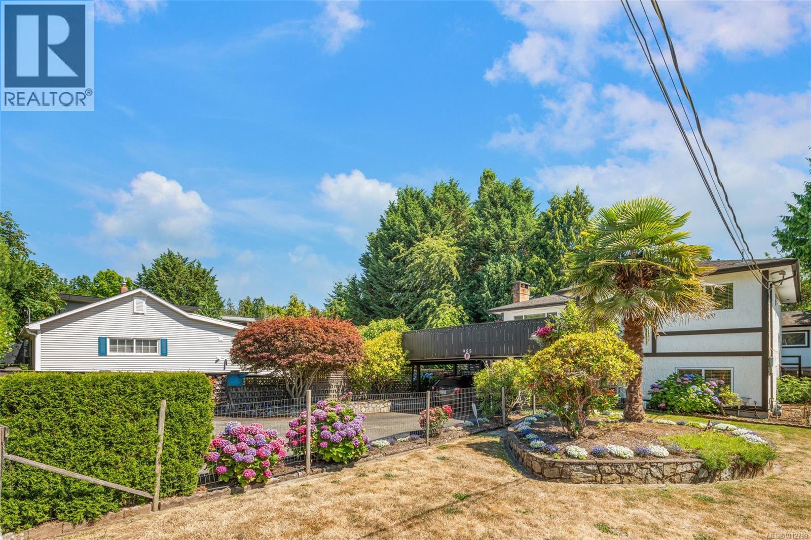 Photo 36 of 955 Tattersall Dr, Saanich BC