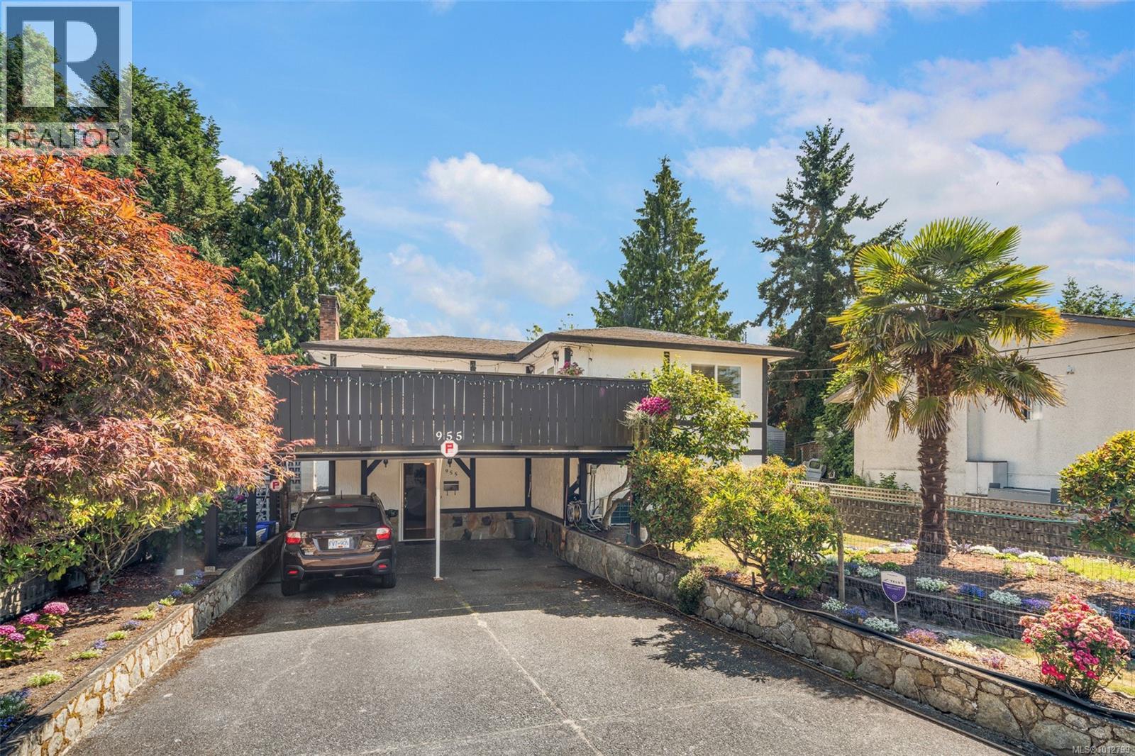 Photo 39 of 955 Tattersall Dr, Saanich BC