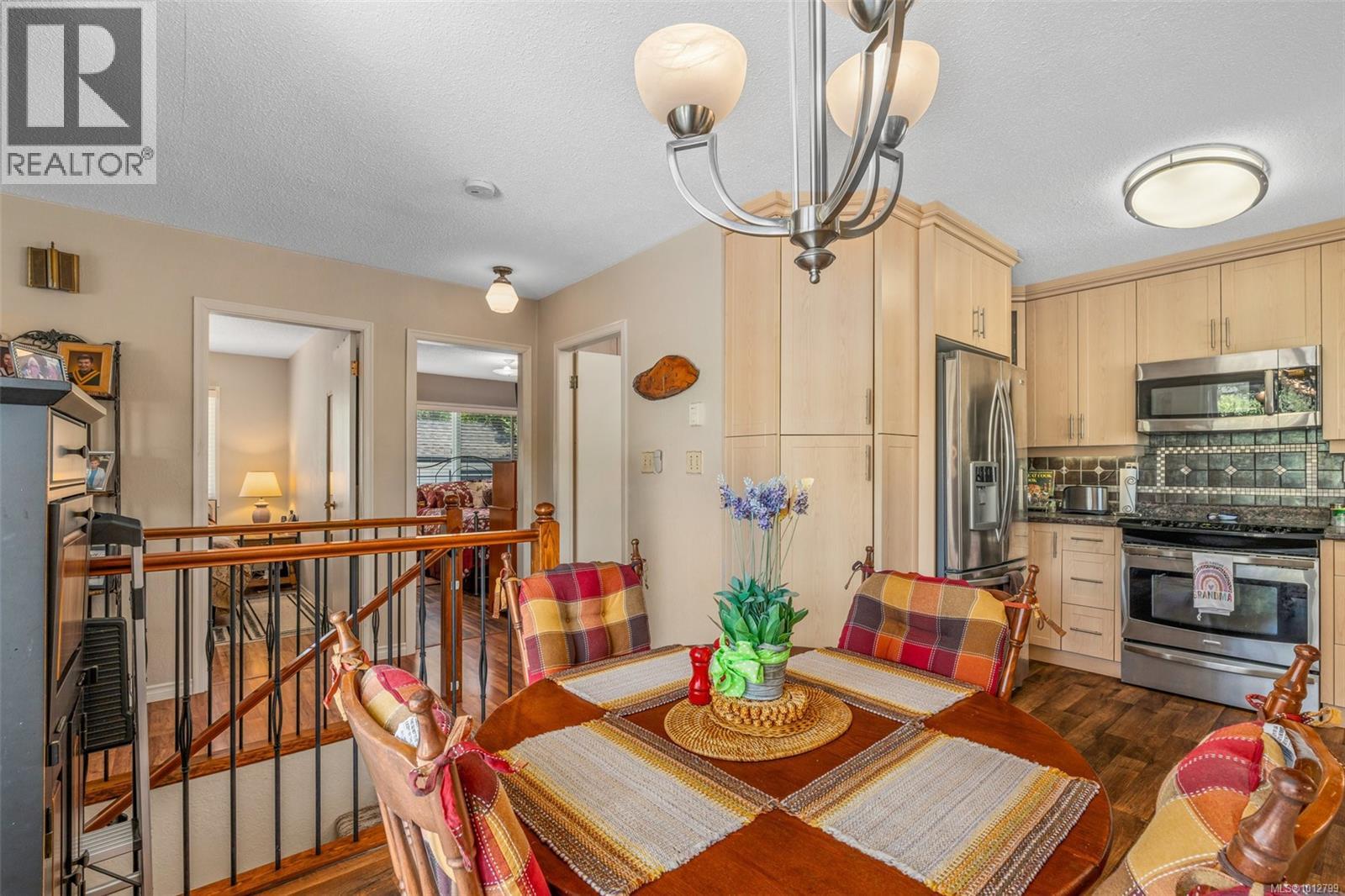 Photo 7 of 955 Tattersall Dr, Saanich BC