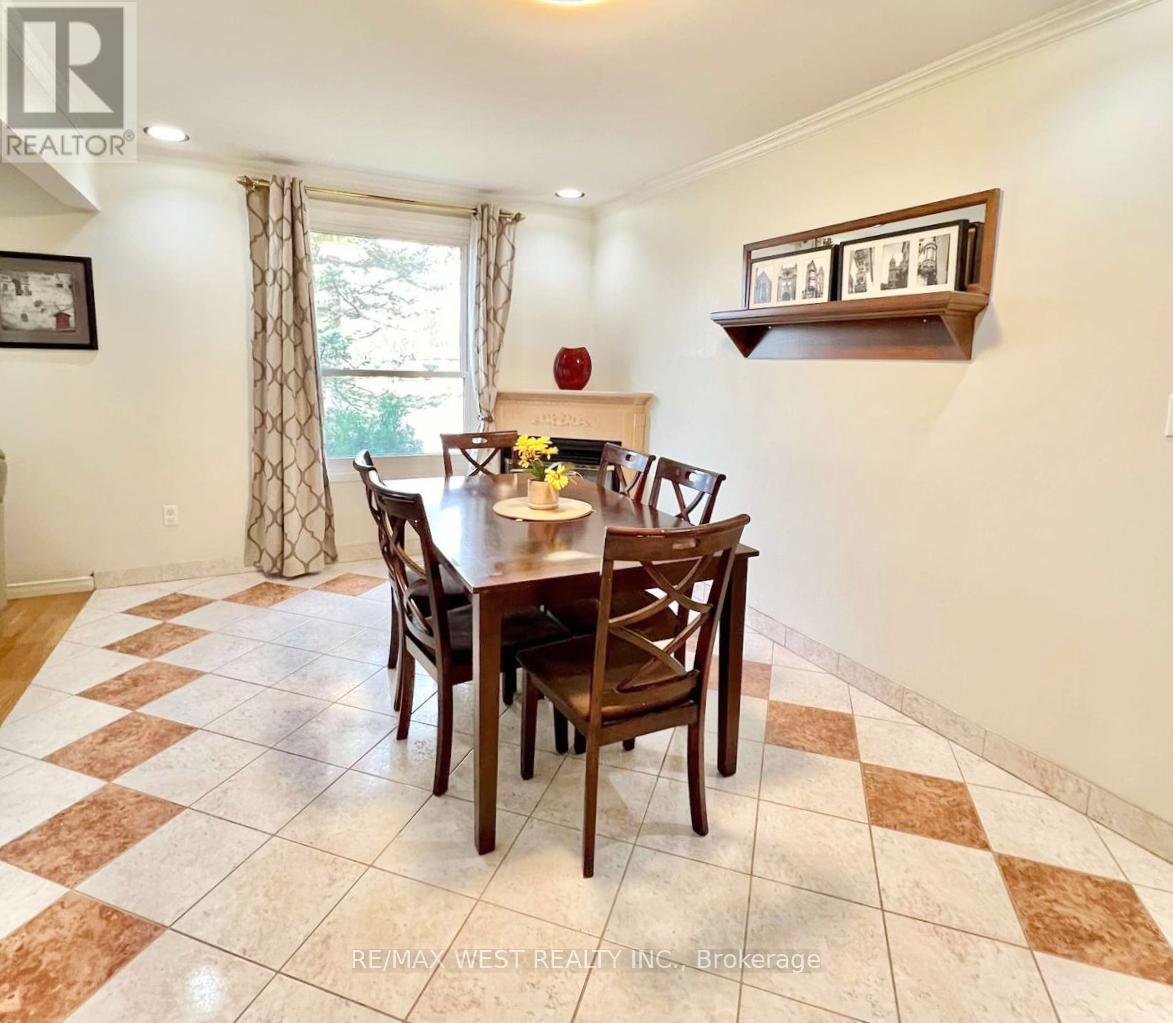 Photo 3 of 7094 Casey Street, Niagara Falls ON
