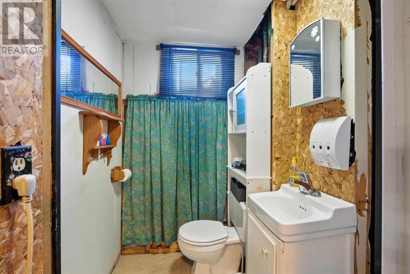 Photo 23 of 343 Rowell Ave, Sault Ste Marie ON