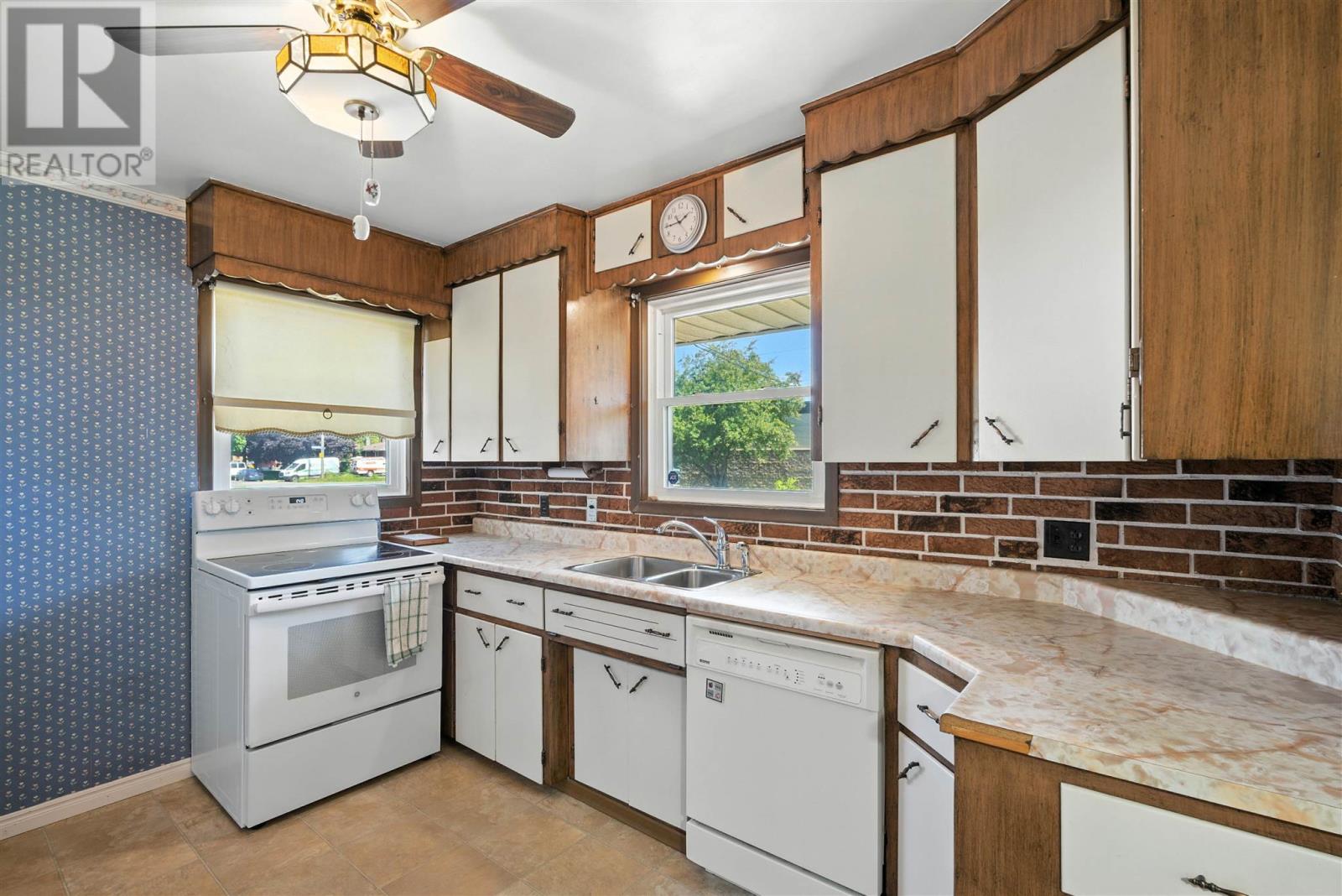 Photo 5 of 343 Rowell Ave, Sault Ste Marie ON