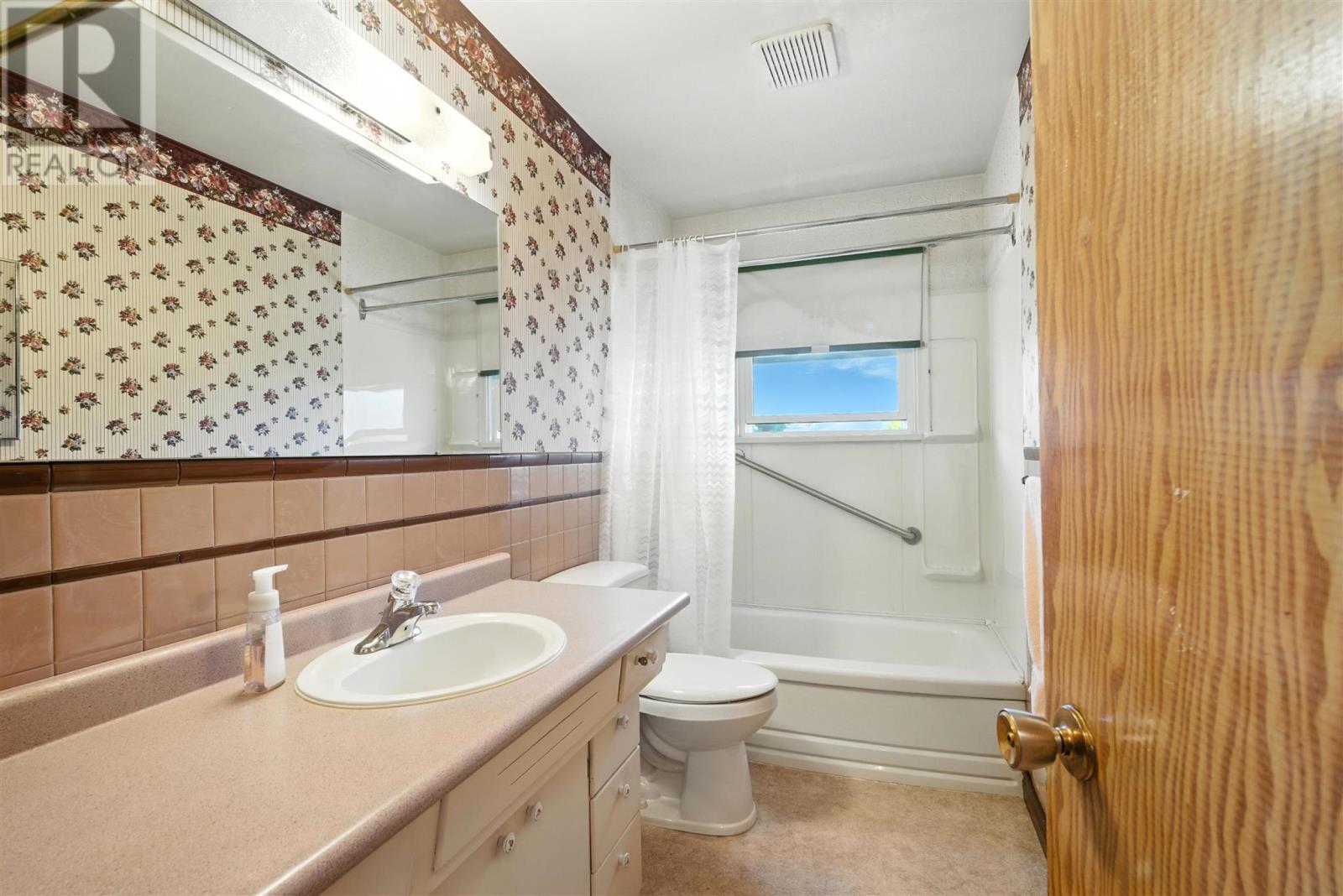 Photo 8 of 343 Rowell Ave, Sault Ste Marie ON