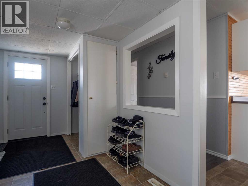 Photo 10 of 129 Grey Crescent, Fort Mcmurray AB