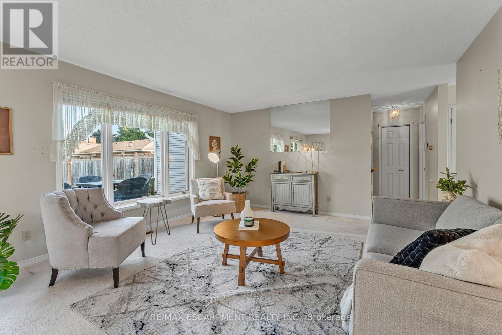 Photo 18 of 8 Garden Drive, West Lincoln ON