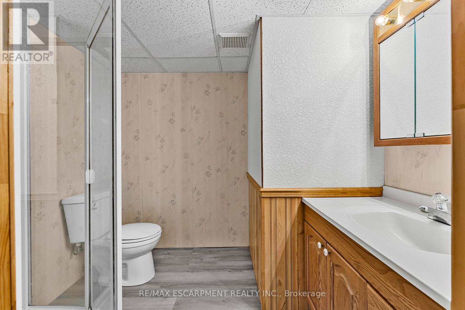 Photo 27 of 8 Garden Drive, West Lincoln ON