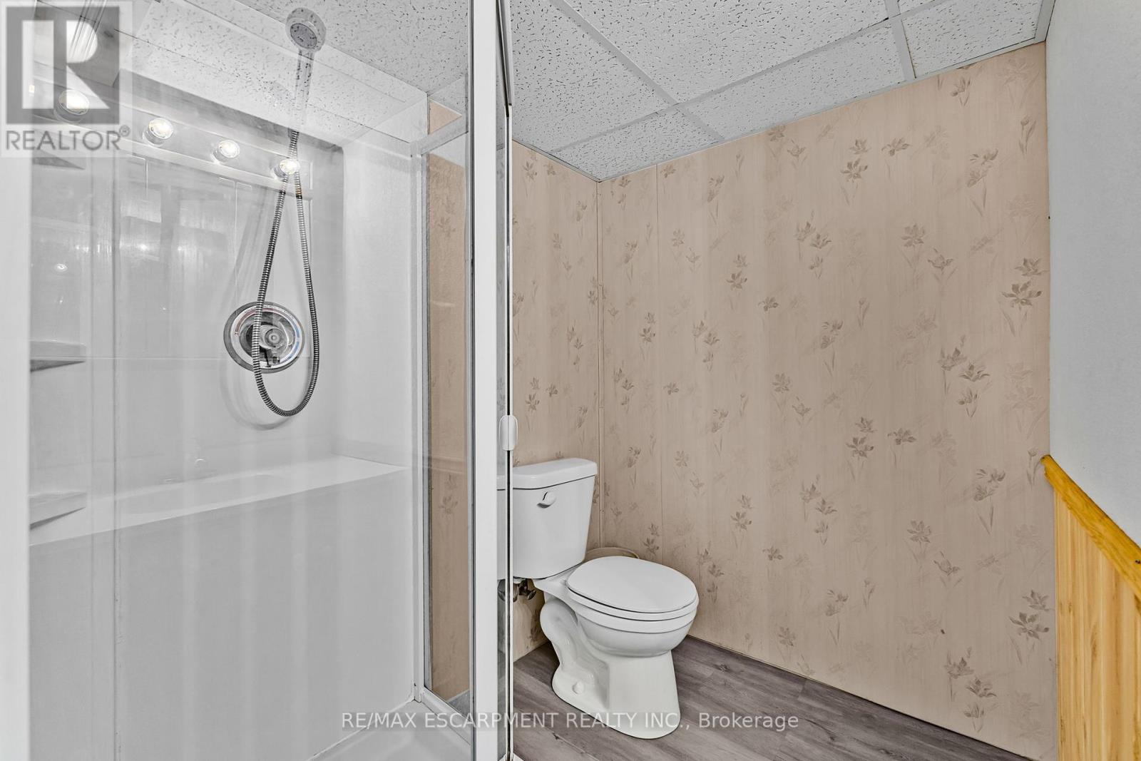 Photo 28 of 8 Garden Drive, West Lincoln ON