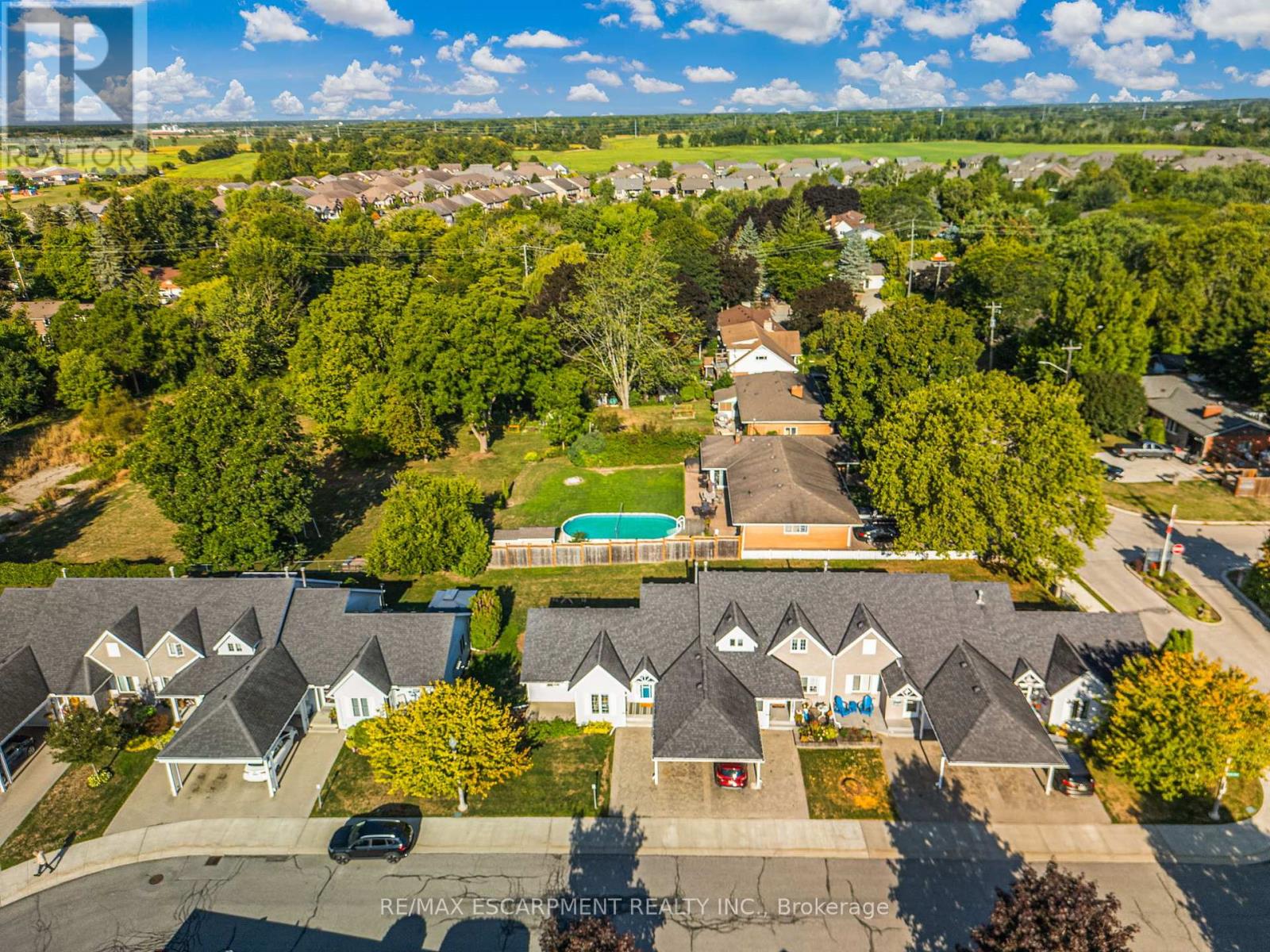 Photo 3 of 8 Garden Drive, West Lincoln ON