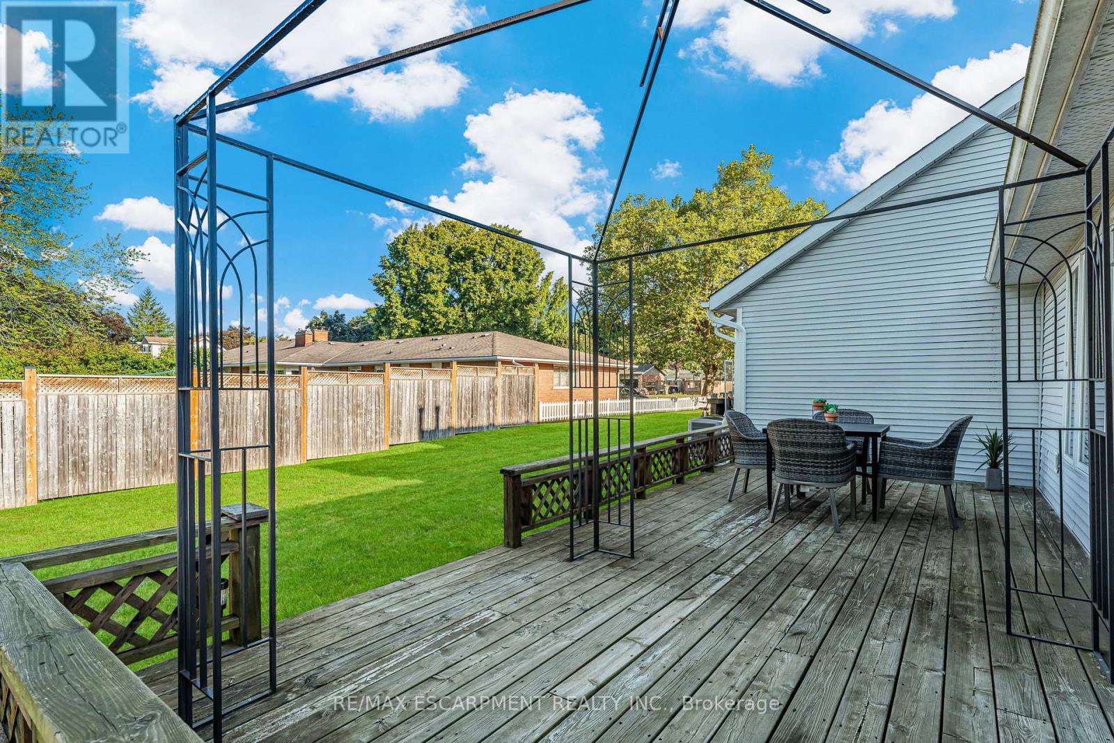 Photo 31 of 8 Garden Drive, West Lincoln ON