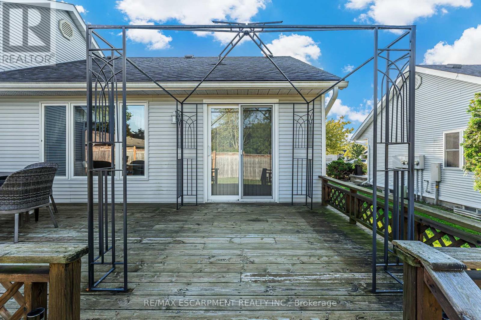 Photo 33 of 8 Garden Drive, West Lincoln ON