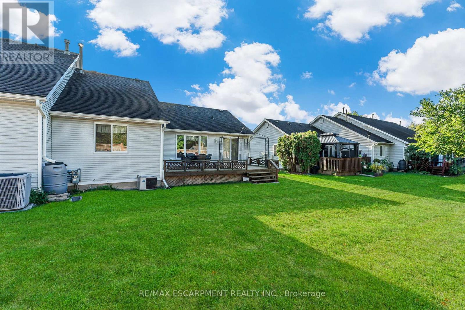 Photo 34 of 8 Garden Drive, West Lincoln ON