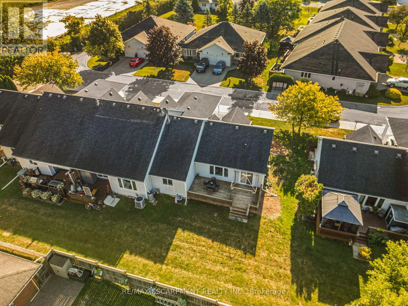 Photo 36 of 8 Garden Drive, West Lincoln ON