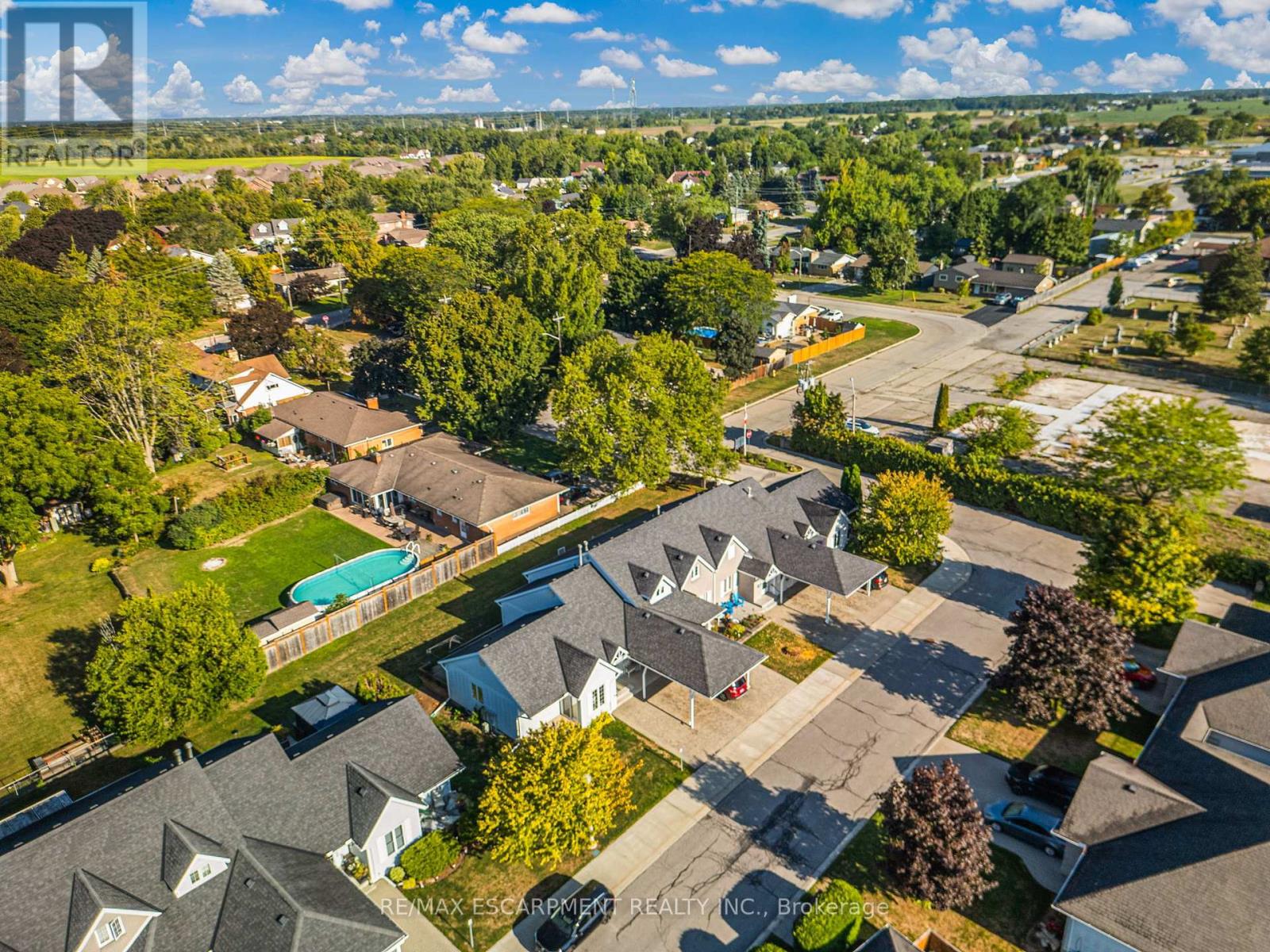Photo 37 of 8 Garden Drive, West Lincoln ON