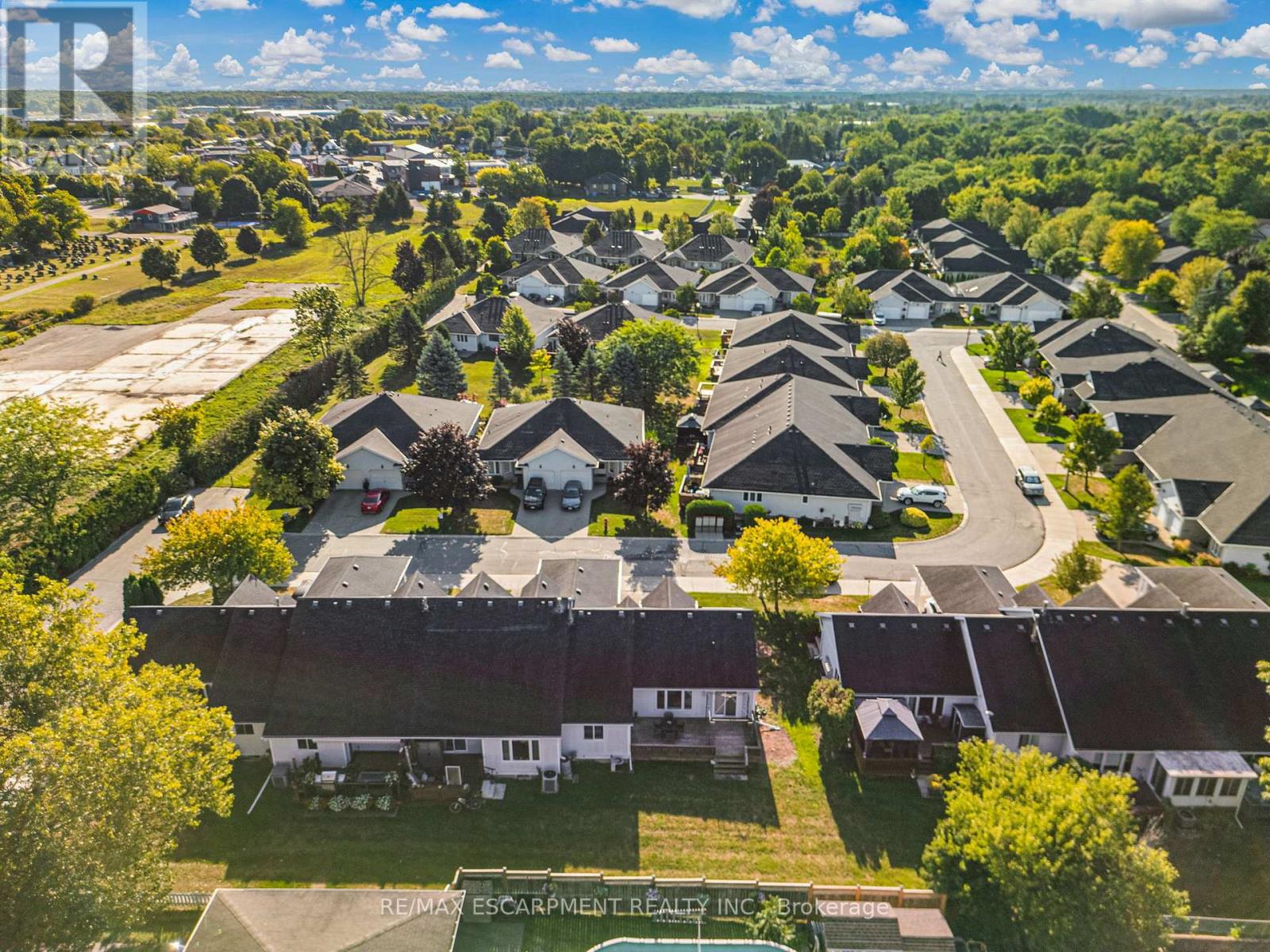 Photo 38 of 8 Garden Drive, West Lincoln ON